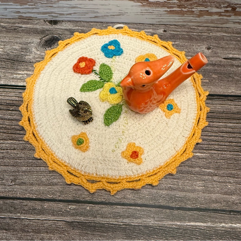 Ceramic orange bird water whistle w/mini brass bird vintage crocheted pot holder - Picture 2 of 7